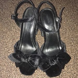 CUTE Forever 21 Black heels